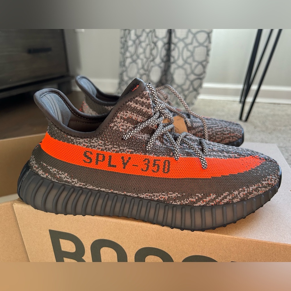 Brand new Yeezy Boost 350 V2 size US side 9 1/2